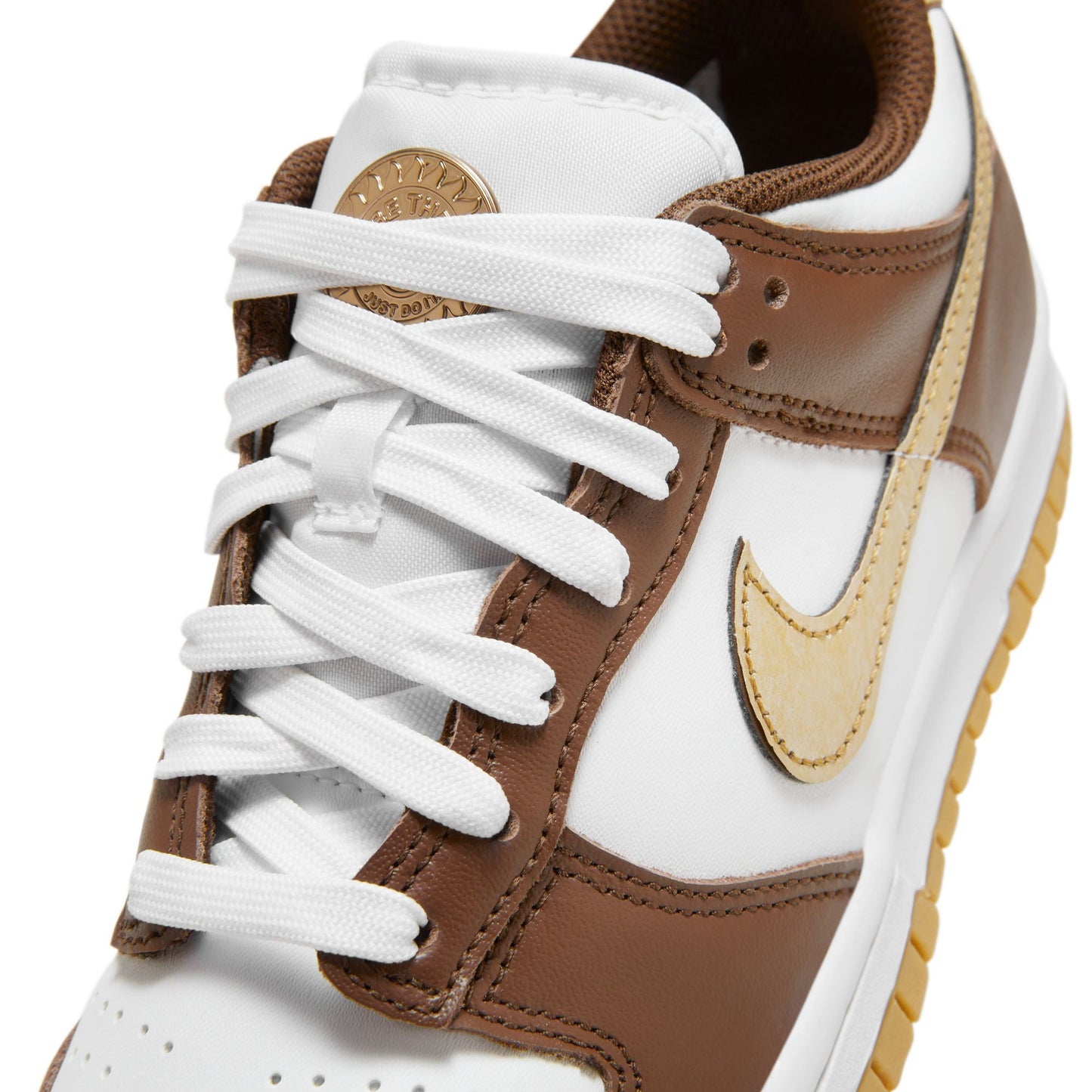 Youth (GS) Nike Dunk Low - WHITE/METALLIC GOLD-WHITE-CACAO WOW